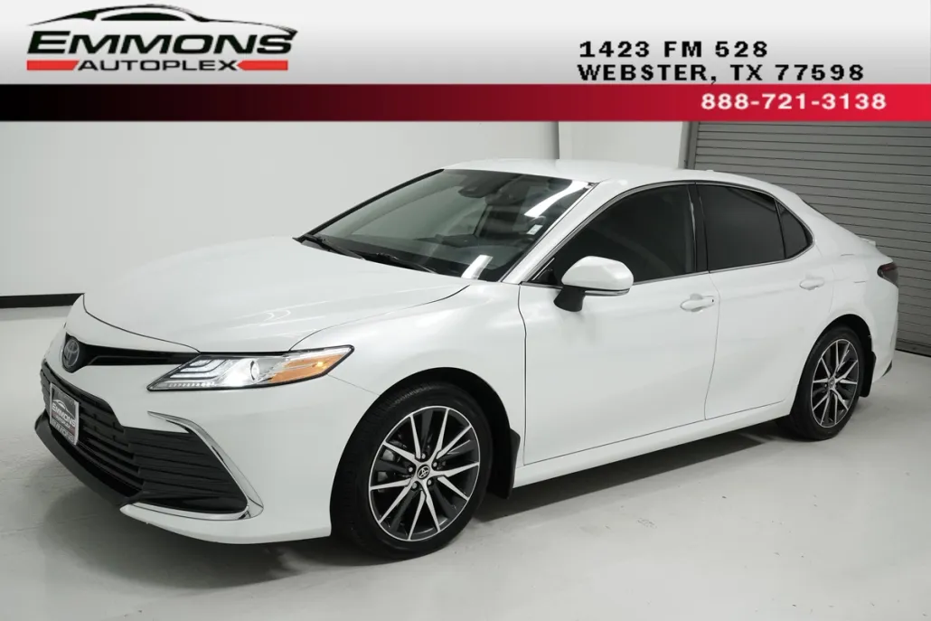 2023 Toyota Camry Hybrid XLE photo 1