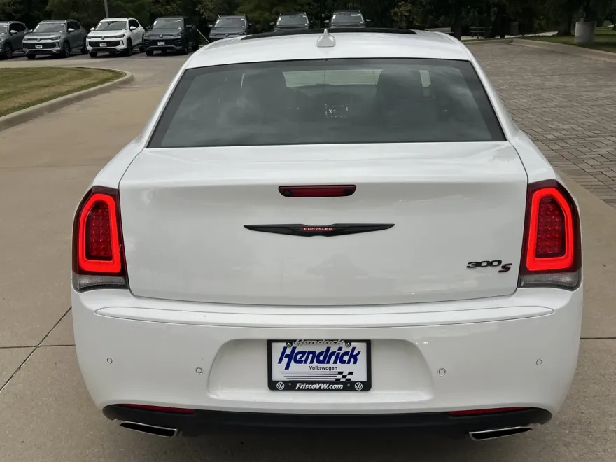 2023 Chrysler 300 photo 1