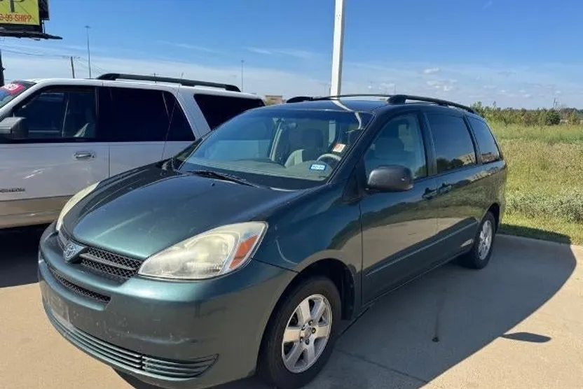 2005 Toyota Sienna LE photo 1