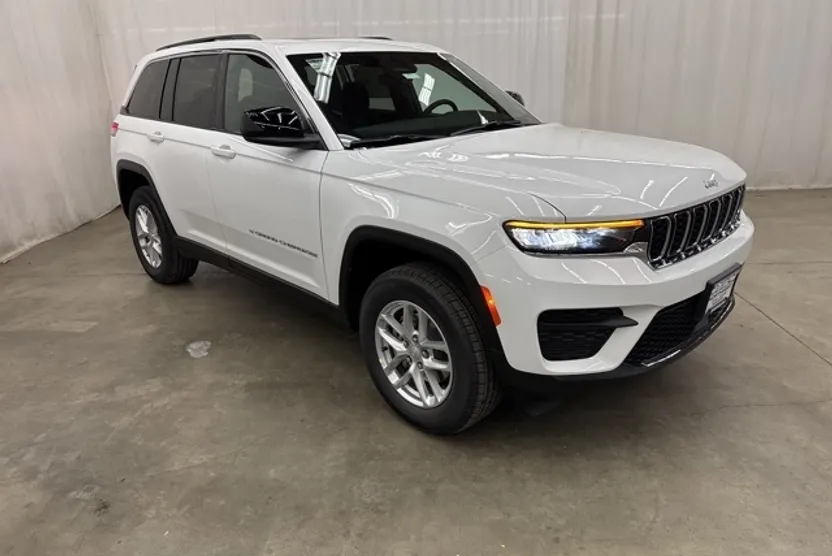 2025 Jeep Grand Cherokee Laredo Altitude photo 1