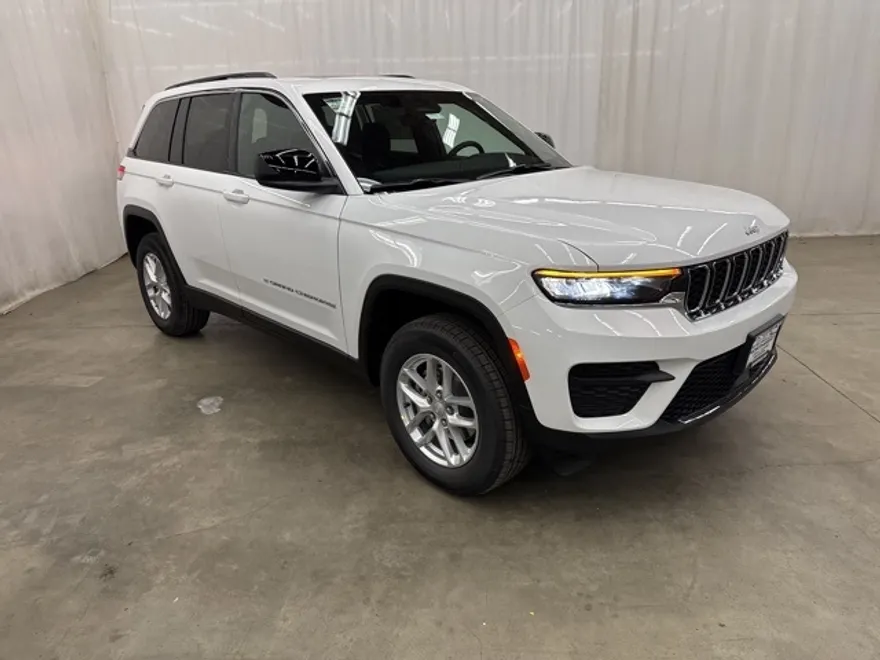 2025 Jeep Grand Cherokee Laredo Altitude photo 1