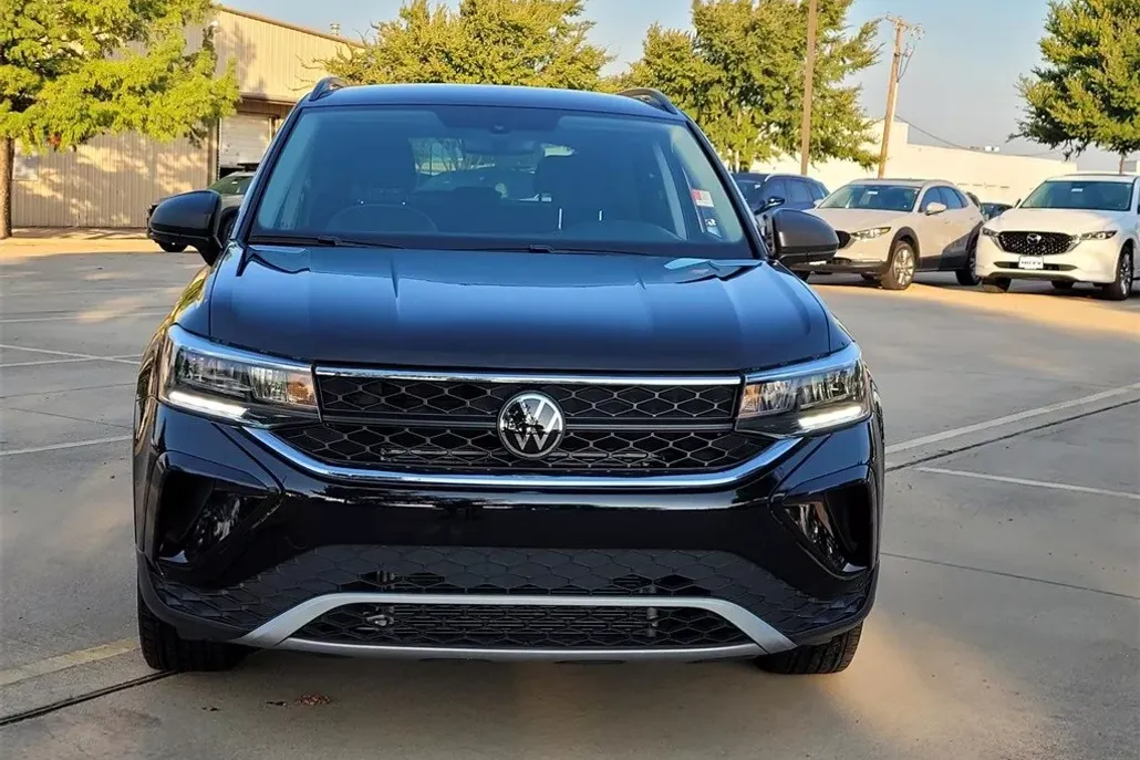 2023 Volkswagen Taos S photo 1