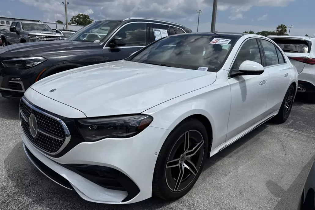 2025 Mercedes Benz E 350 4MATIC photo 1