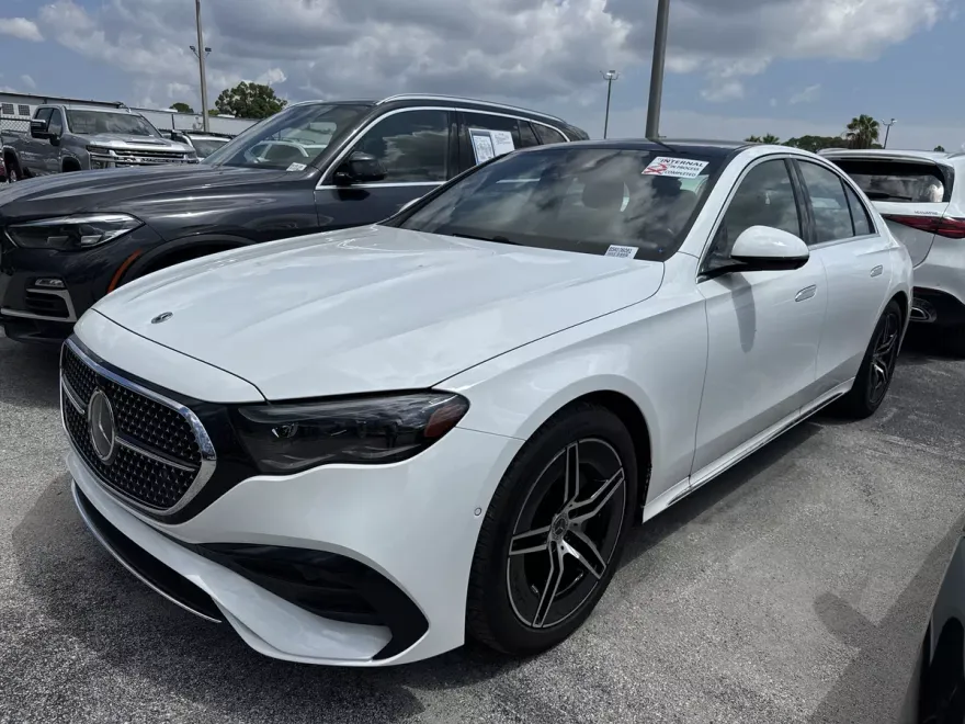 2025 Mercedes Benz E 350 4MATIC photo 1