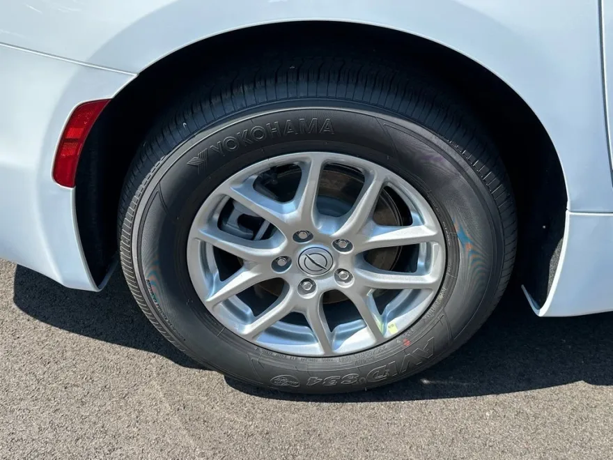 2026 Chrysler Pacifica photo 1