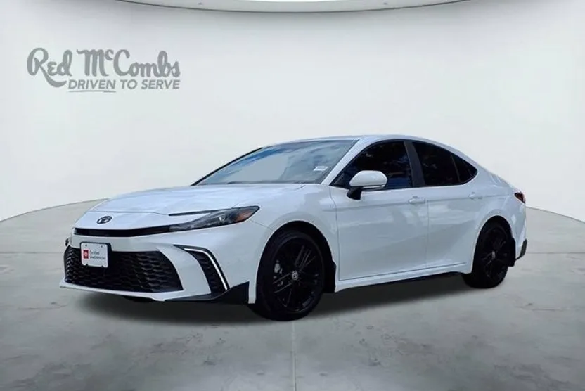 2025 Toyota Camry SE photo 1