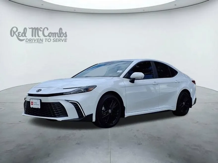 2025 Toyota Camry SE photo 1