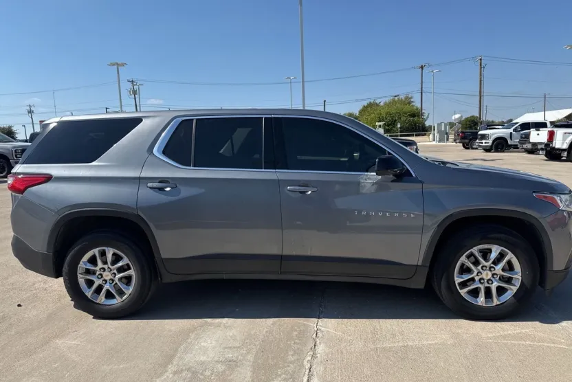 2018 Chevrolet Traverse LS photo 1