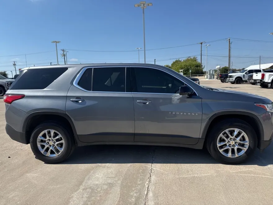 2018 Chevrolet Traverse LS photo 1