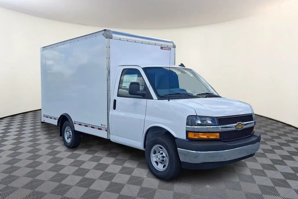 2025 Chevrolet Express 3500 Cutaway Van photo 1