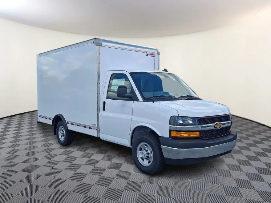 2025 Chevrolet Express 3500 Cutaway Van photo 1