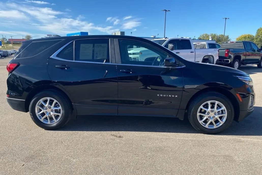 2024 Chevrolet Equinox LT photo 1