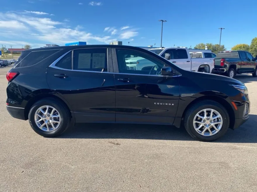 2024 Chevrolet Equinox LT photo 1