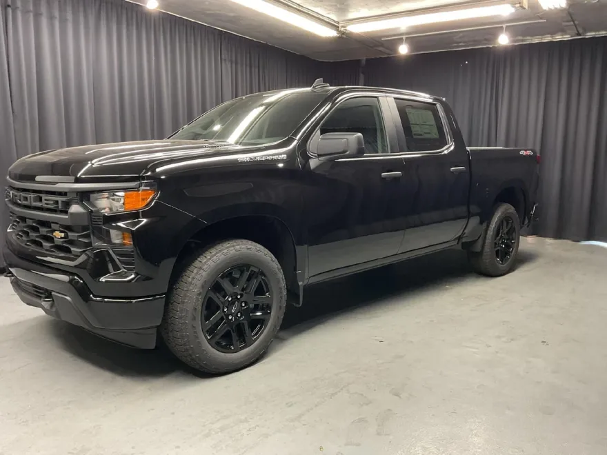 2026 Chevrolet Silverado 1500 Custom photo 1