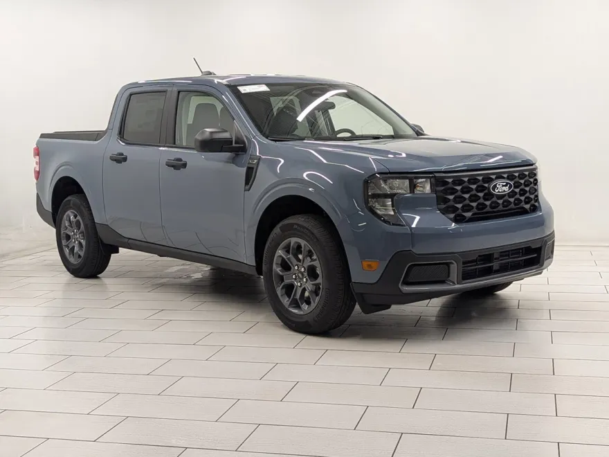 2025 Ford Maverick XLT photo 1