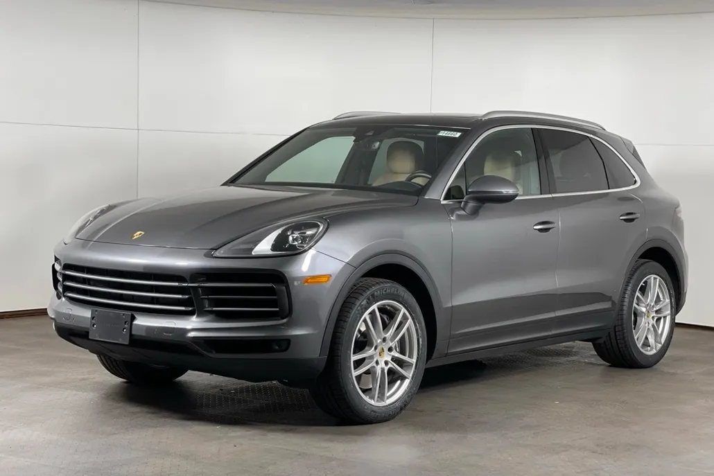 2022 Porsche Cayenne Base photo 1
