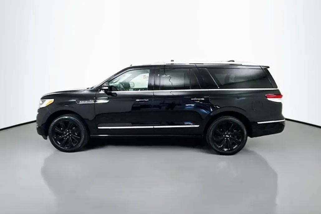 2023 Lincoln Navigator L Reserve photo 1