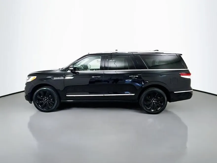 2023 Lincoln Navigator L Reserve photo 1