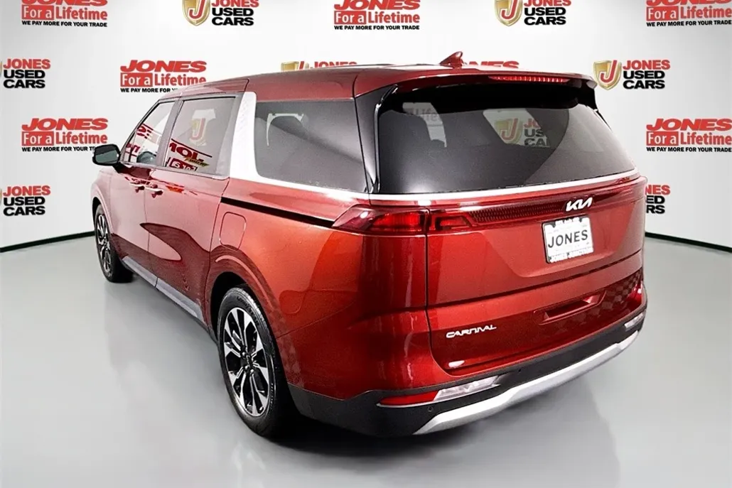 2023 Kia Carnival EX photo 1