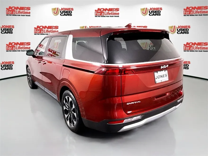 2023 Kia Carnival EX photo 1