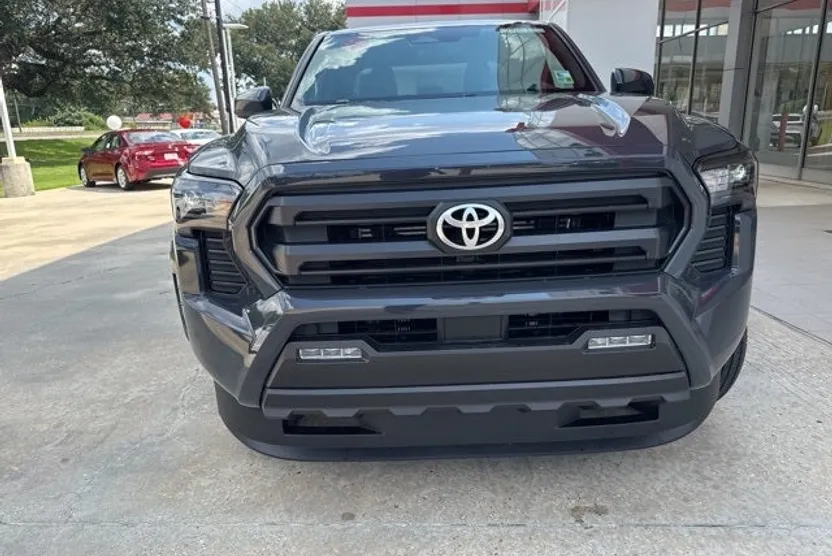 2025 Toyota Tacoma SR5 photo 1