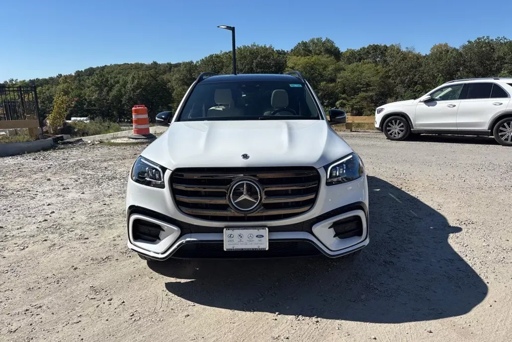 2025 Mercedes Benz GLS 450 4MATIC photo 1