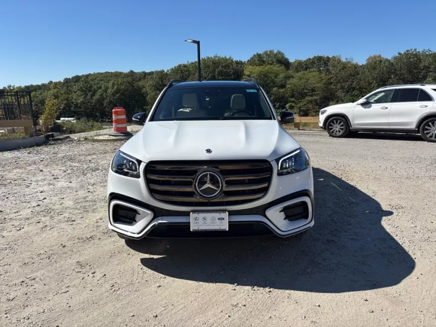 2025 Mercedes Benz GLS 450 4MATIC photo 1