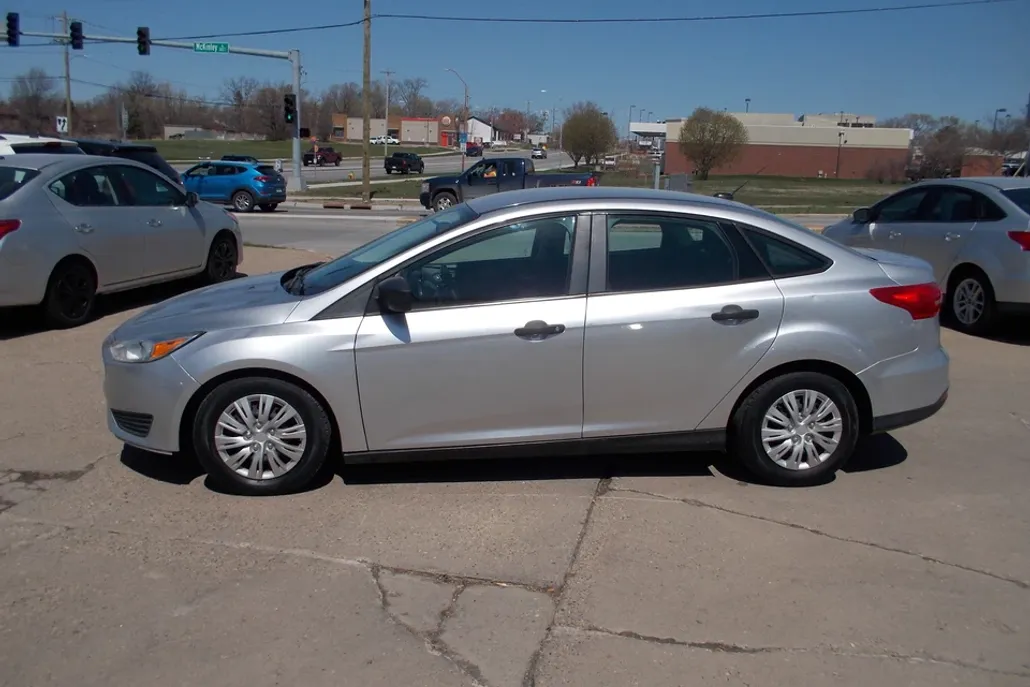 2018 Ford Focus S photo 1