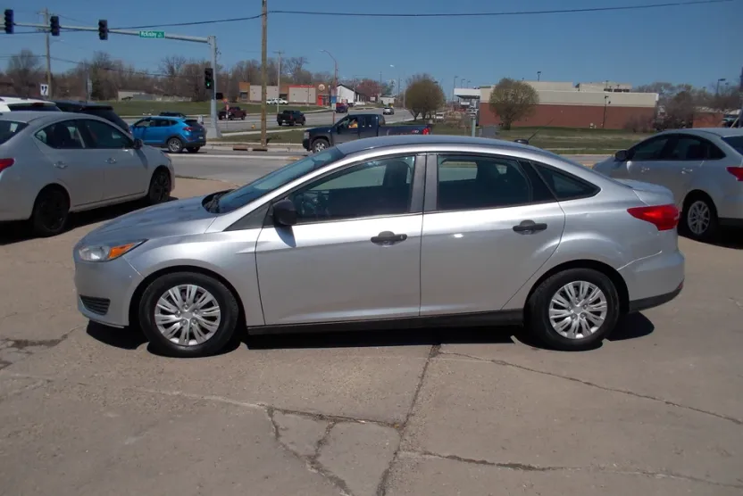 2018 Ford Focus S photo 1