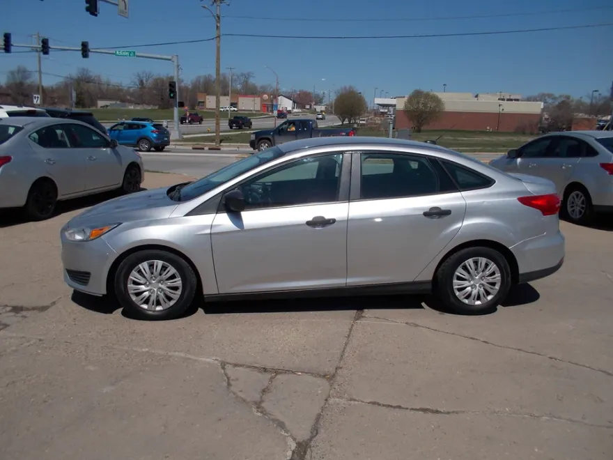 2018 Ford Focus S photo 1