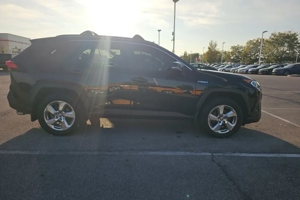 2021 Toyota RAV4 Hybrid XLE Premium photo 1