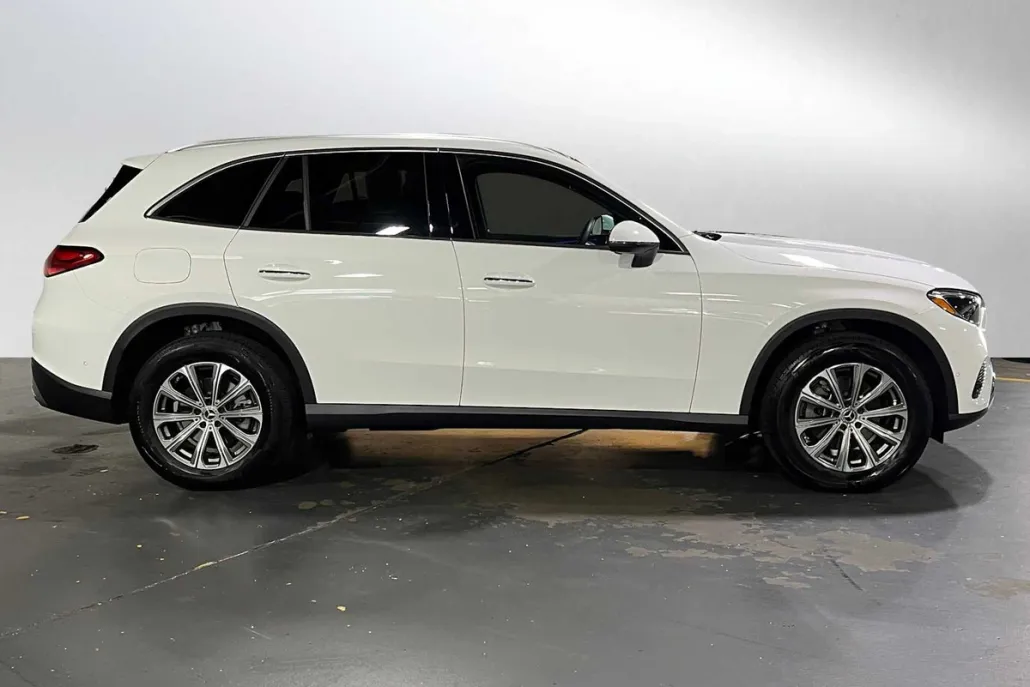 2025 Mercedes Benz GLC 300 4MATIC photo 1