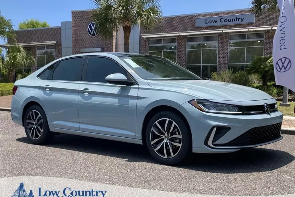 2025 Volkswagen Jetta SE photo 1