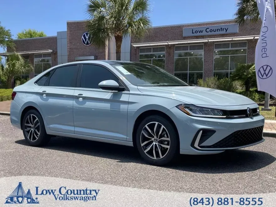 2025 Volkswagen Jetta SE photo 1