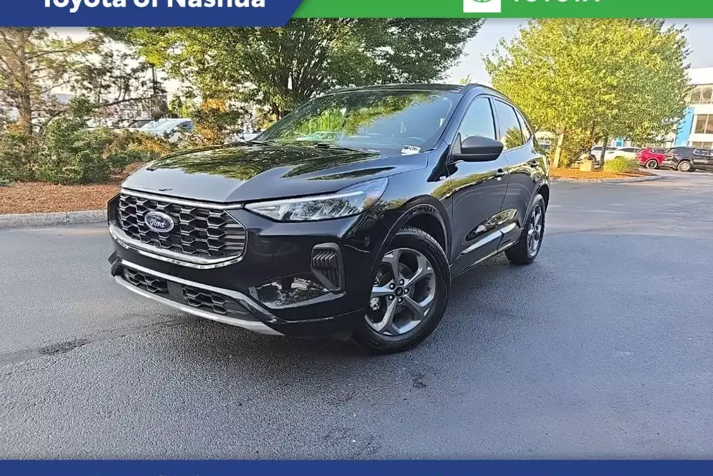 2023 Ford Escape ST-Line photo 1