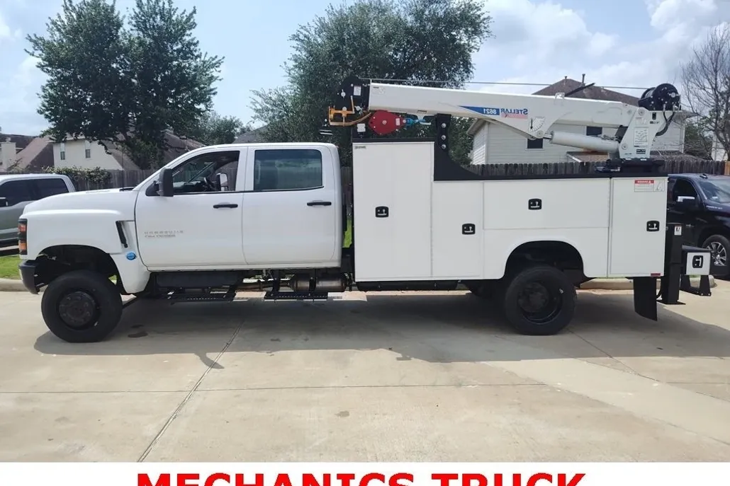 2023 Chevrolet Silverado 6500HD Work Truck photo 1