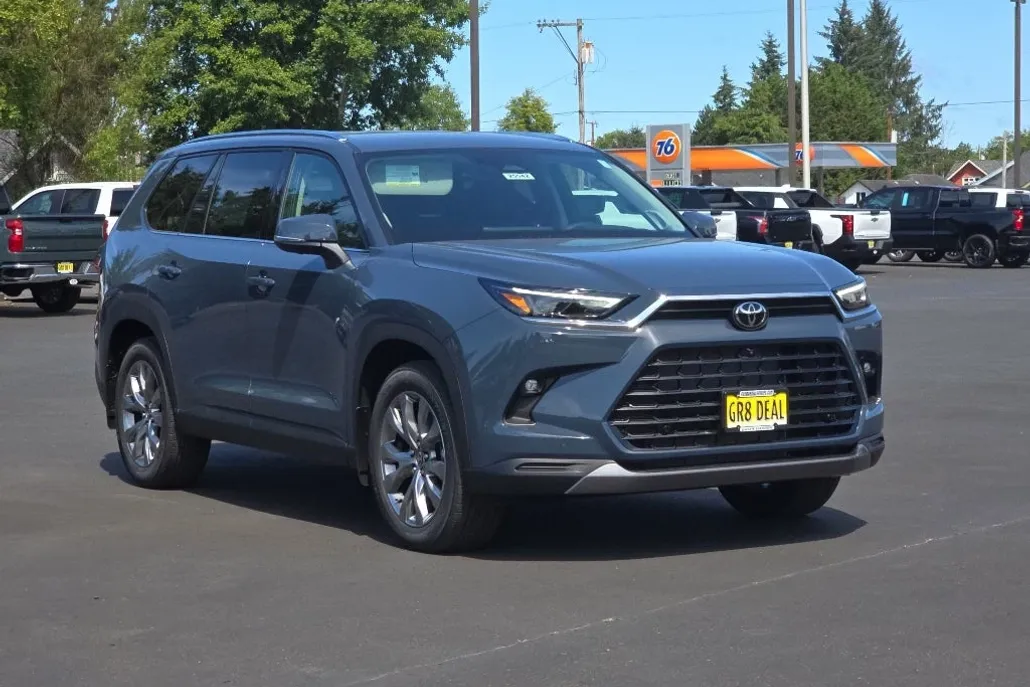 2025 Toyota Grand Highlander Limited photo 1