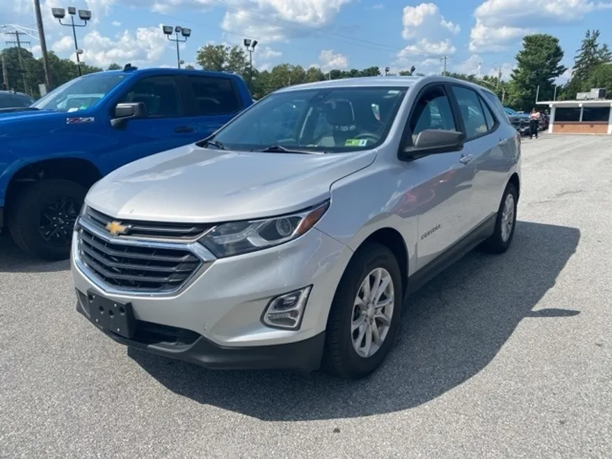 2020 Chevrolet Equinox LS photo 1