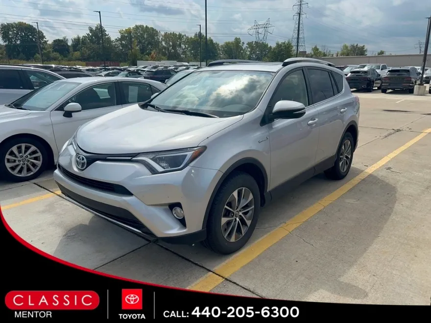2016 Toyota RAV4 Hybrid XLE photo 1
