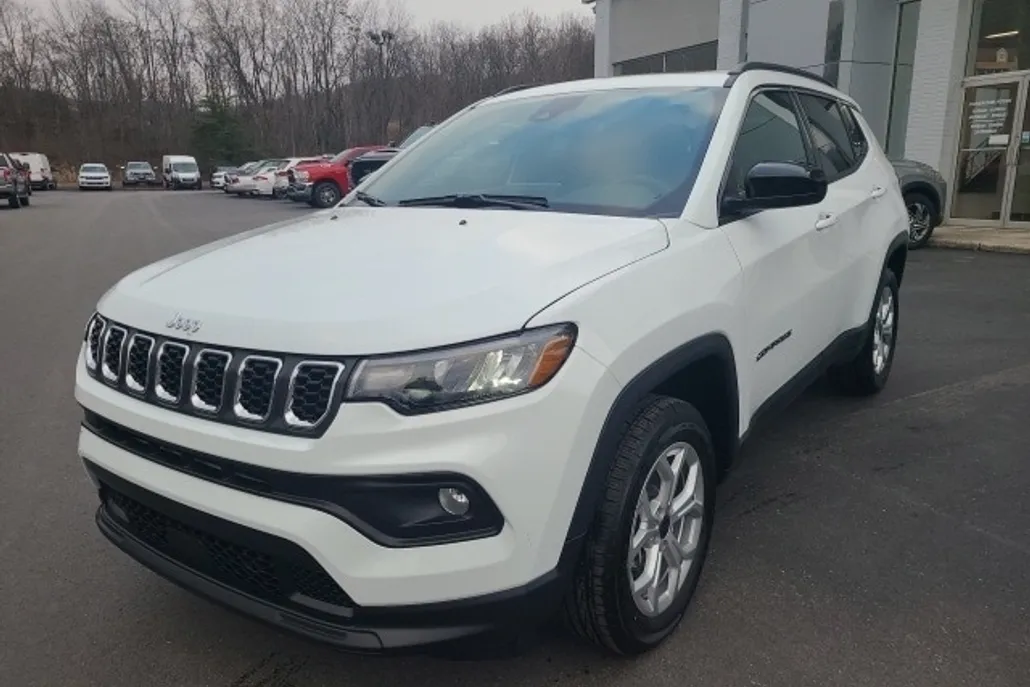 2025 Jeep Compass Latitude photo 1