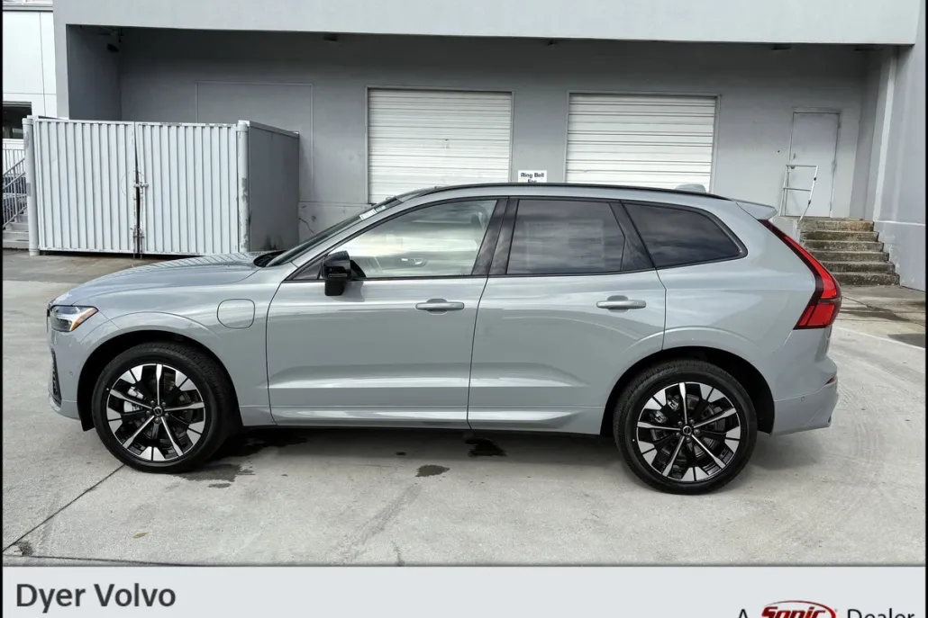 2026 Volvo XC60 Hybrid T8 photo 1