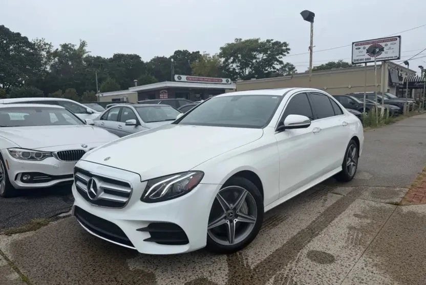 2019 Mercedes Benz E 300 4MATIC Sedan photo 1