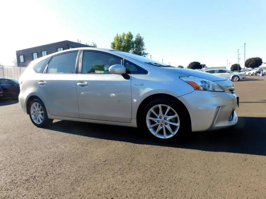 2013 Toyota Prius V Five photo 1