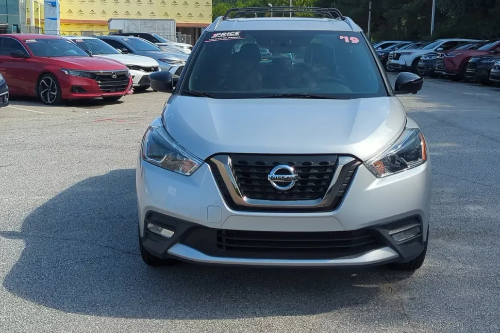 2019 Nissan Kicks SR photo 1