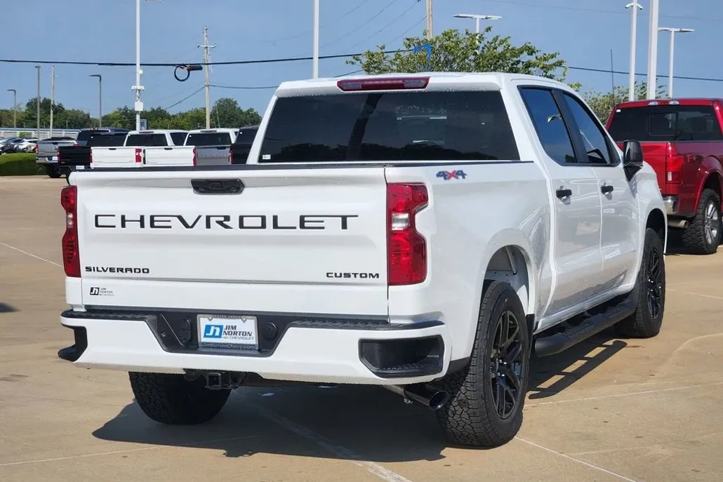 2026 Chevrolet Silverado Custom photo 1