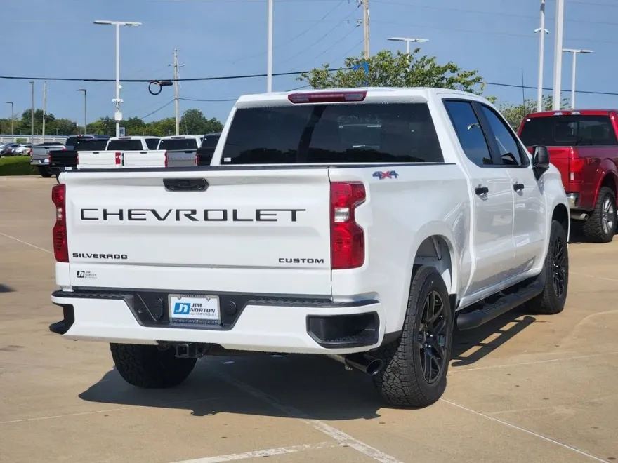 2026 Chevrolet Silverado Custom photo 1