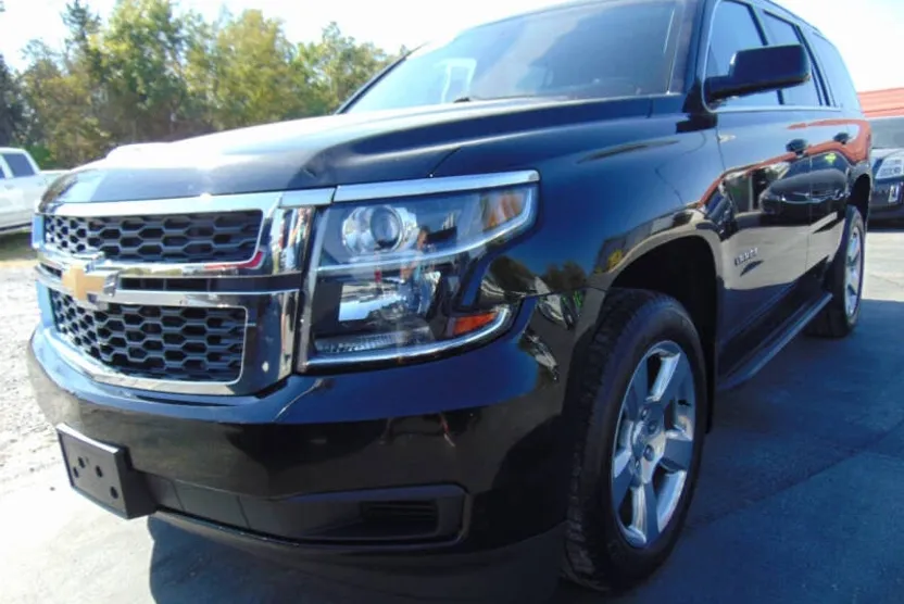 2019 Chevrolet Tahoe LT photo 1