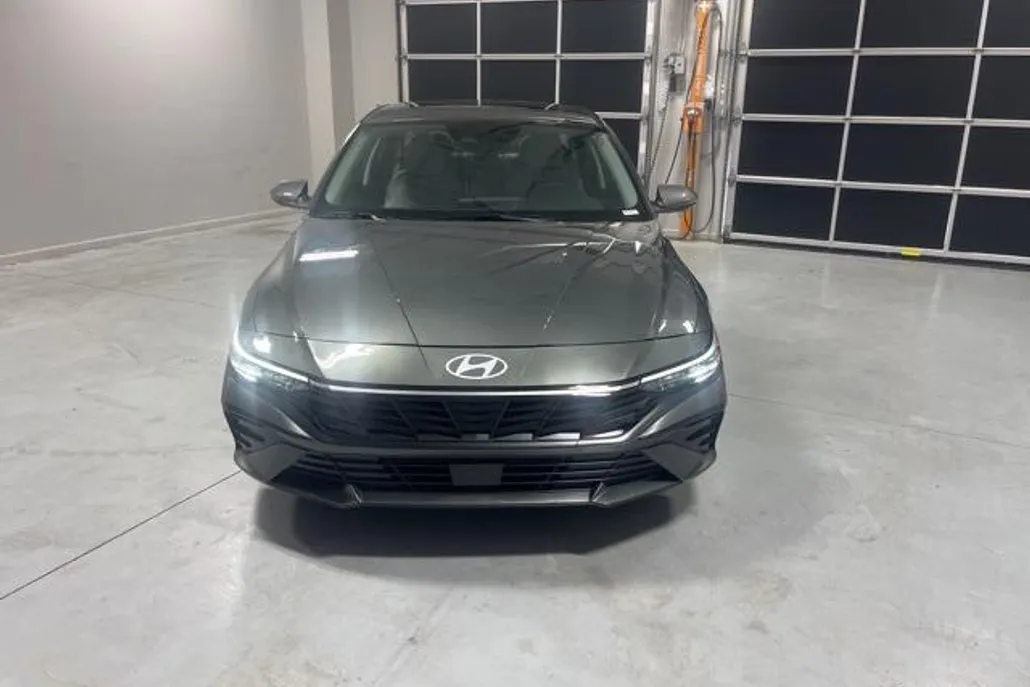 2025 Hyundai Elantra Hybrid Limited photo 1