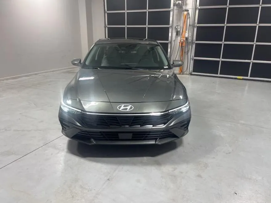 2025 Hyundai Elantra Hybrid Limited photo 1