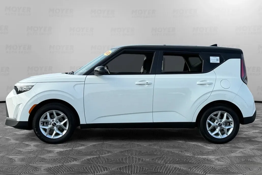 2023 Kia Soul S photo 1